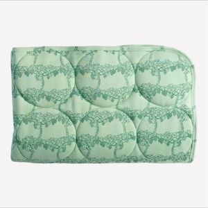 Kate Quinn vineyard quilt